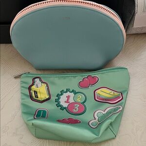 La Mer and Clinique make up/ cosmetics/toiletry bags: pouches
